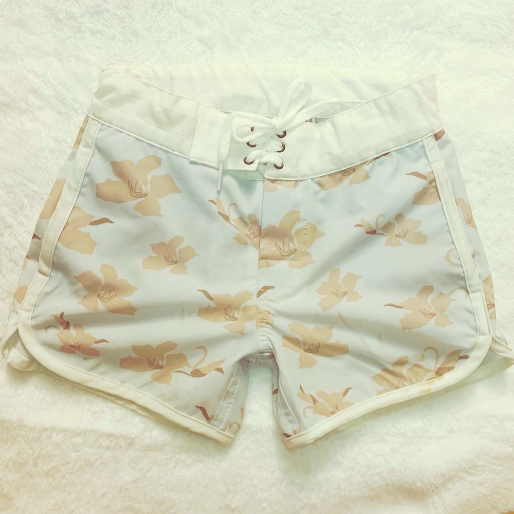 Size medium washed aloha shorts